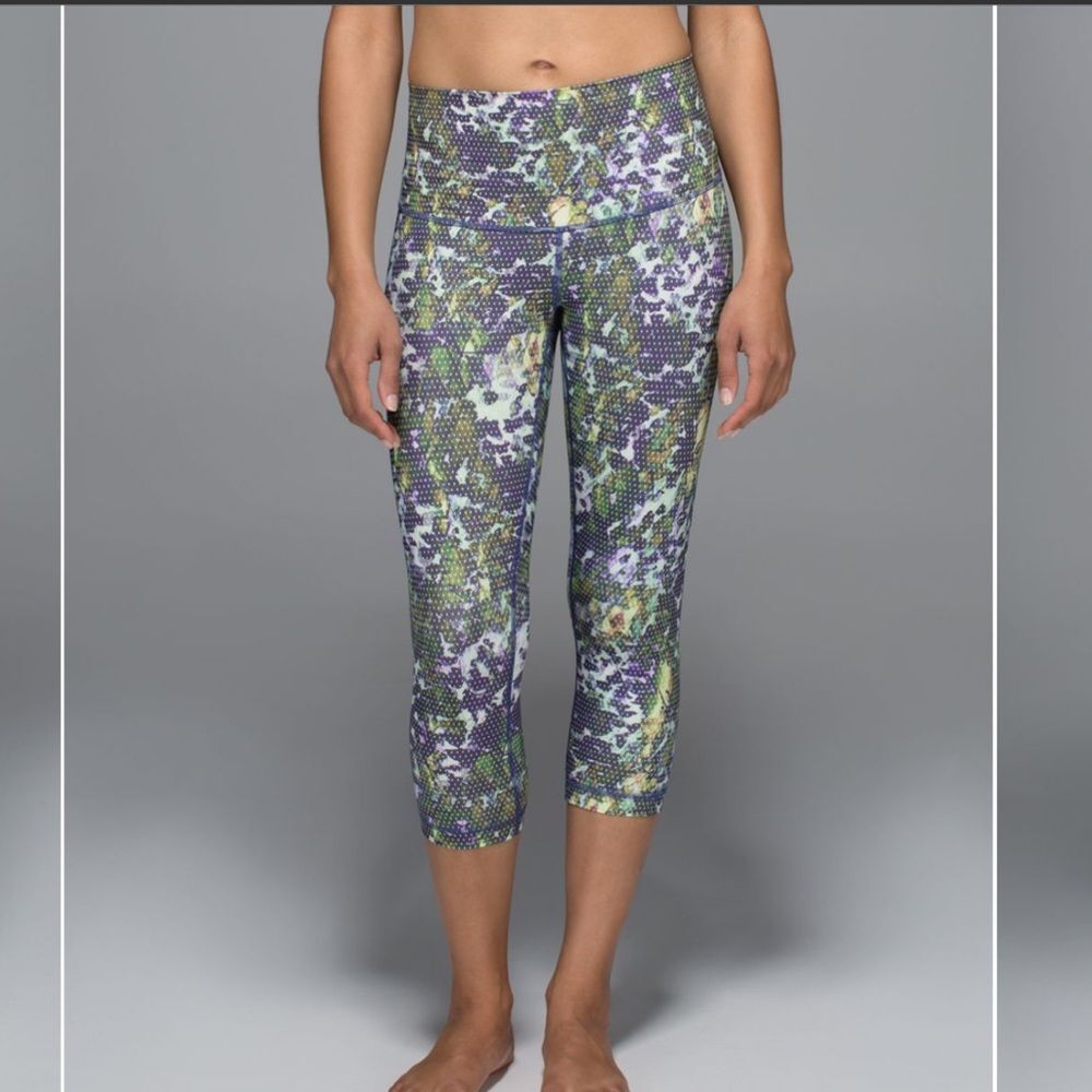 Lululemon Wunder Under Crop II Floral Sport White Multi Size 4